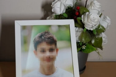 ODLUKOM PRAVDAJU ZLOČIN: Majka Andreja Simića (13) ogorčena zbog dozvole za posete osumnjičenom dečaku ubici