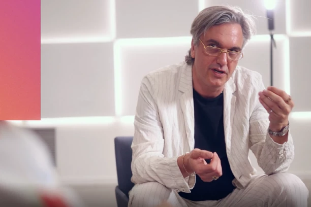 SUTRA TAČNO U 20 ČASOVA! Peter Bajer, poslanik CDU i izvestilac Bundestaga za Zapadni Balkan,  ekskluzivno za "Čadež Talk" o geopolitičkim previranjima u Evropi i svetu