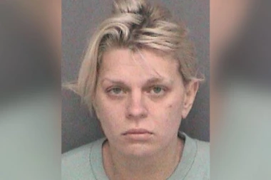 HOROR! UČITELJICA TERALA DEČAKE DA NOSE MASKU IZ FILMA "VRISAK" TOKOM ODNOSA! Preko 50 prijava: Zvala ih u svoj dom, pa im davala drogu!