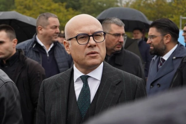 "DA SE NIKADA, NIKOME I NIGDE NE PONOVI!" Vučević na obeležavanju Dana sećanja na stradanje Srba, Roma i Jevreja