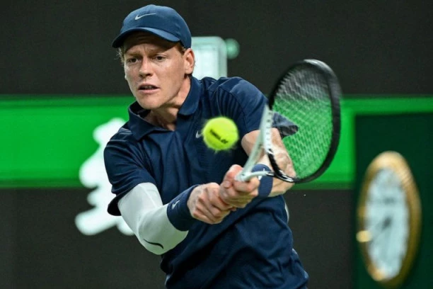 ŠOK U ŠANGAJU! Siner predao meč, Novaku se otvorio put do titule!