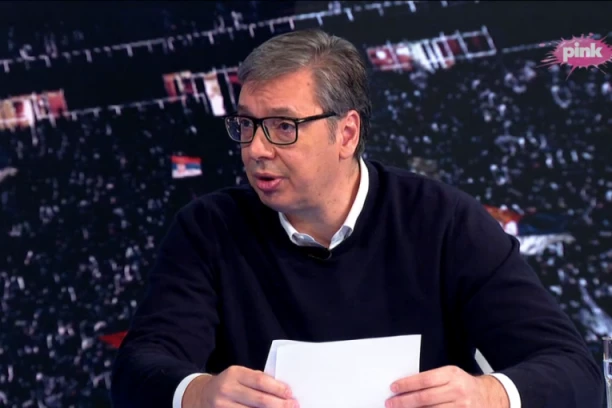 "ZEMLJA NAM JE BILA RAZLOMLJENA SA SVIH STRANA"! Vučić: "Sačuvali smo mir zahvaljujući časnim ljudima"!