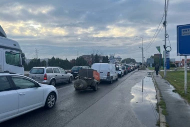 OPREZ AKO PUTUJETE! Velike gužve na putnim pravcima i granicama