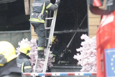 MLADIĆ ZAPALIO PORODIČNU KUĆU! Pukom srećom izbegnuta tragedija!