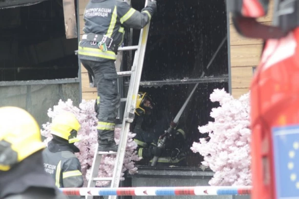 MLADIĆ ZAPALIO PORODIČNU KUĆU! Pukom srećom izbegnuta tragedija!