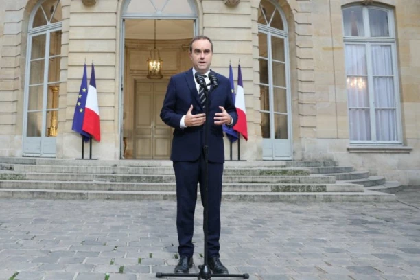 FRANCUSKA DOBILA NOVU VLADU: Lekorni objavio spisak ministara!