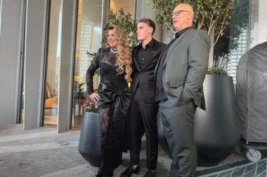 ZABLISTAO! Sin Viki i Tošketa stigao na punoletstvo! Andrej u crnom odelu izašao iz besne mašine!