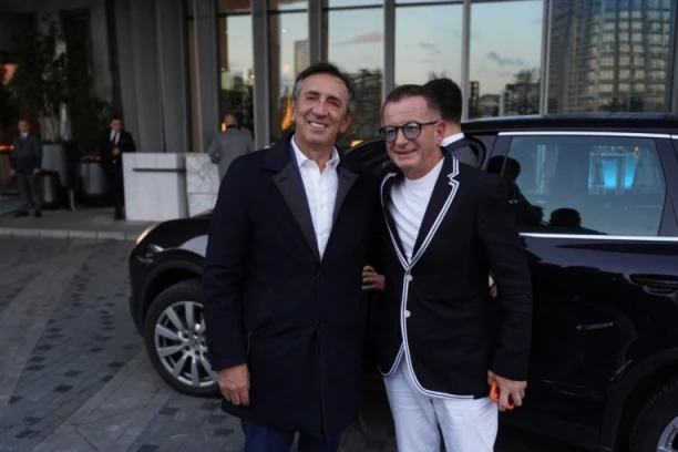 ŽIKA JAKŠIĆ U DRUŠTVU KUMA SAŠE POPOVIĆA NA PUNOLETSTVU SINA VIKI MILJKOVIĆ! Ćira se ne odvaja od njega, evo zašto su sve oči bile uprte u njih!