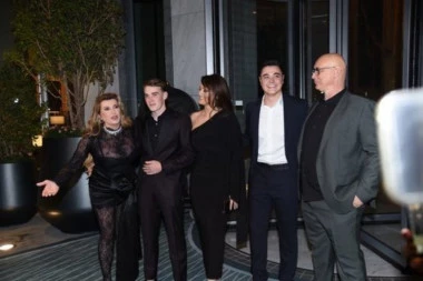 VELIKO SLAVLJE VIKI MILJKOVIĆ I DRAGANA TAŠKOVIĆA! Sin Andrej proslavio punoletstvo, sjajna zabava u prestonici Srbije! (FOTO-GALERIJA)