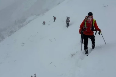 TROJICU HRVATSKIH PLANINARA UBILA LAVINA! Slovenački spasioci se oglasili potresnom porukom: "JOŠ MISLIMO NA NJIH"! (FOTO)