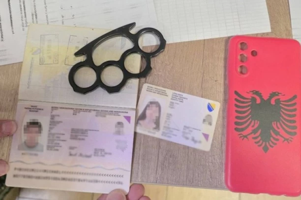 UHAPŠENI DRŽAVLJANI BIH KOD PIONIRSKOG PARKA! Policija im pronašla boksere i telefone sa zastavama Albanije!