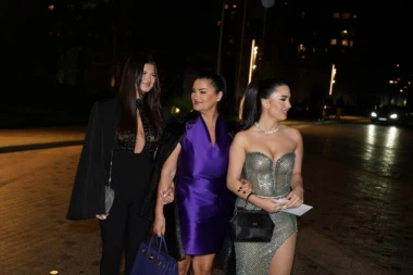 ŠTA SE DESILO JANI NAKON DRAME S ĆERKOM? Napala naslednicu pred novinarima, a onda - HAOS! (VIDEO)