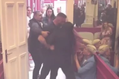 DISKVALIFIKACIJA U NAJAVI?! Asmin NASRNUO na Uroša - PESNICOM hteo da mu razvali glavu, obezbeđenje hitno PREKINULO program!