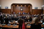 SKANDAL U SKUPŠTINI! Ovih šest poslanika glasalo za stavljanje na dnevni red rezolucije o genocidu u Srebrenici!