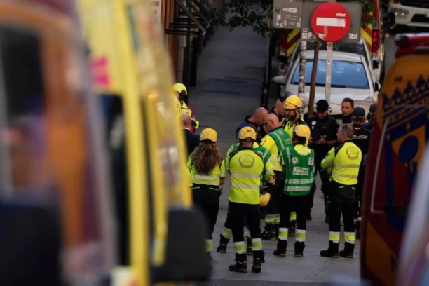 TRAGEDIJA U CENTRU PRESTONICE: Urušila se zgrada u izgradnji - ima povređenih, u toku potraga za nestalima! (VIDEO)