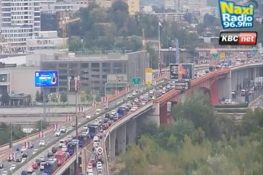 SAOBRAĆAJNI KOLAPS U BEOGRADU – NAJGORI ZASTOJI NA GAZELI! Vozila mile kroz centar grada, mostovi blokirani, a evo gde je sve potpuno stalo!