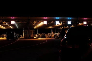 NA BATROVCIMA SE ČEKA REKORDNIH DEVET SATI! Totalni haos na graničnim prelazima, EVO GDE IMA NAJMANJE GUŽVE