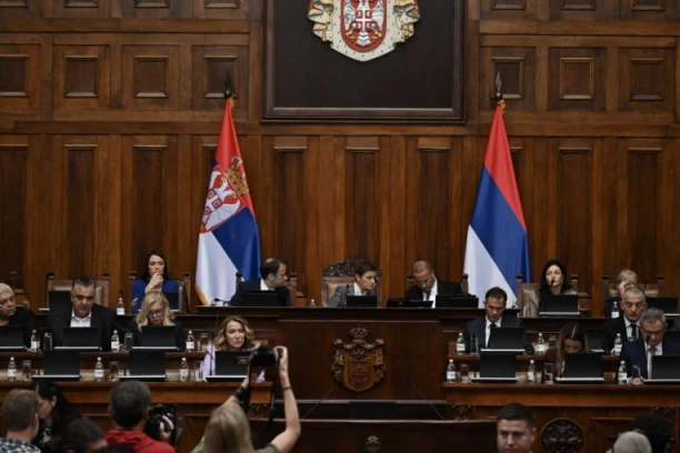 "ZAMISLITE KAD ROĐENOG DEDU NE MOŽE DA UBEDI DA GLASA ZA NJEGA!" Skupština Srbije završila rad za danas, burno bilo od ranog jutra! SUTRA NASTAVAK! (FOTO)