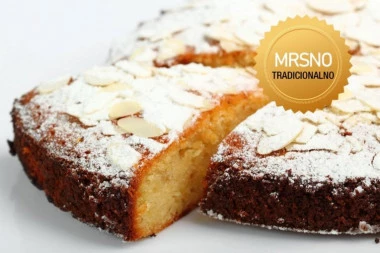 NAJJEDNOSTAVNIJI STARINSKI JOGURT KOLAČ: Mekana i sočna poslastica koja unosi toplinu u svaki dom