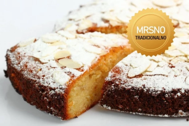 NAJJEDNOSTAVNIJI STARINSKI JOGURT KOLAČ: Mekana i sočna poslastica koja unosi toplinu u svaki dom