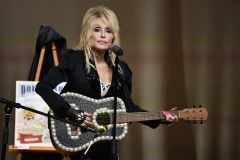 OVA ŽENA JE BILA ANĐEO: Otkriveno kako je Doli Parton želela da pomogne ljudima koji boluju od RAKA!