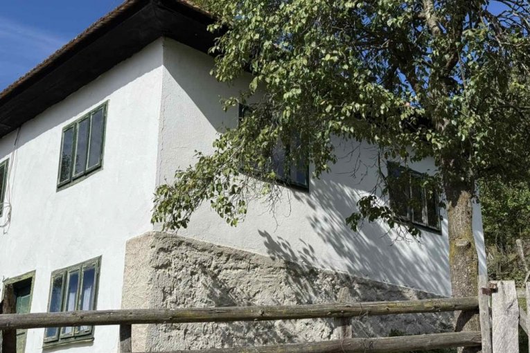 Rodna kuća Halida Bešlića