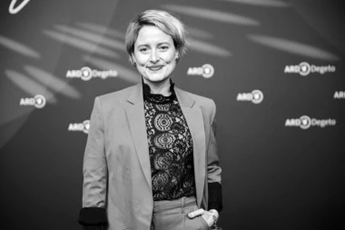 UMRLA JE OD POVREDE GLAVE! Glumica se zakucala biciklom u vrata, tragedija ostavila javnost u šoku!