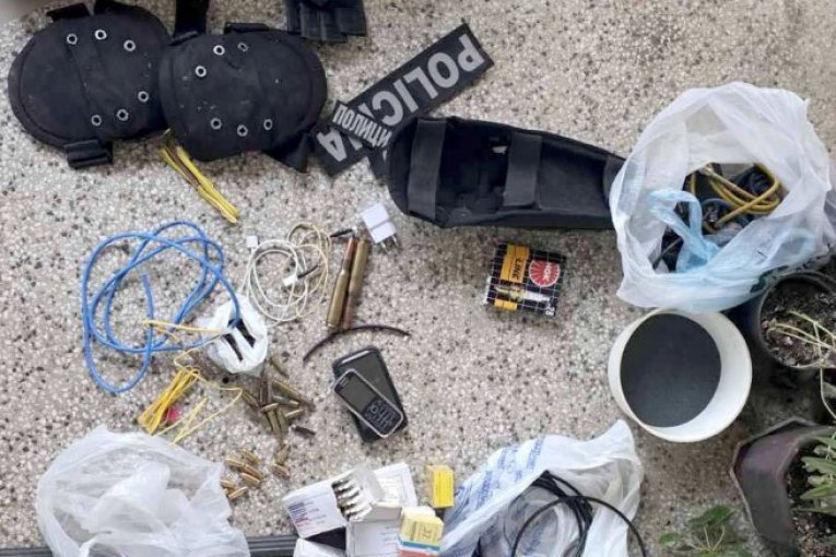 Oružje pronađeno u stanu