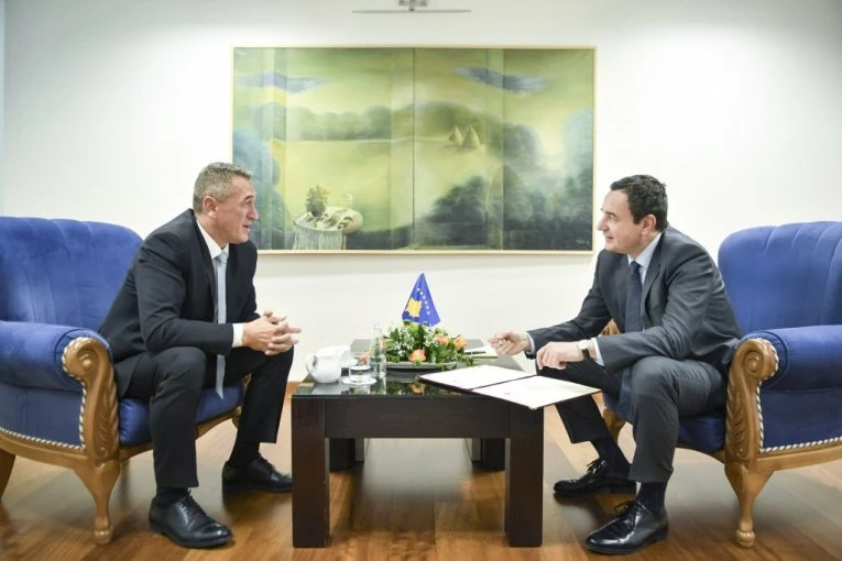 SRPSKA LISTA SE OGLASILA: Rašić paradira Zubinim Potokom, dok po Kurtijevom nalogu ruše imovinu Srba na Gazivodama