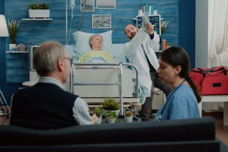 "ZNAM KAKO JE NA ONOM SVETU - PREŽIVELA SAM SMRT!": Potresno svedočanstvo iz bolničke sobe o ženi koju je u život vratio vapaj njenog sina