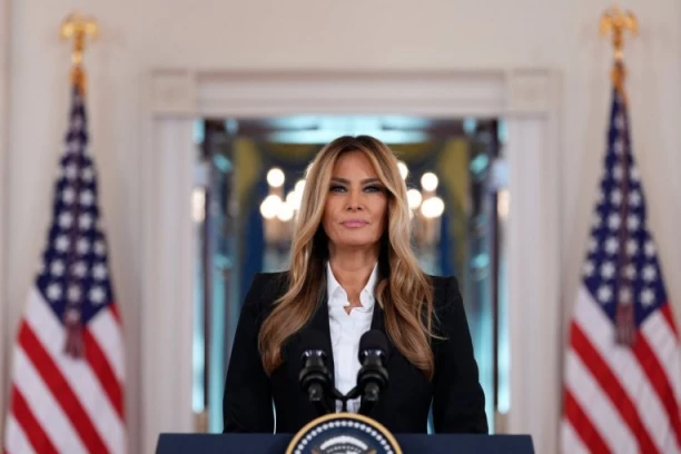 REDOVNO KONTAKTIRA SA VLADIMIROM PUTINOM! Melanija Tramp iznenadila izjavom ceo svet: "SVE SE ODVIJA PREKO NEZVANIČNIH KANALA"! (VIDEO)