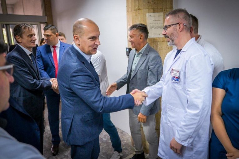 Lončar i Glušić obišli Opštu bolnicu