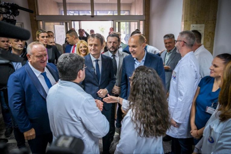 Lončar i Glušić obišli Opštu bolnicu