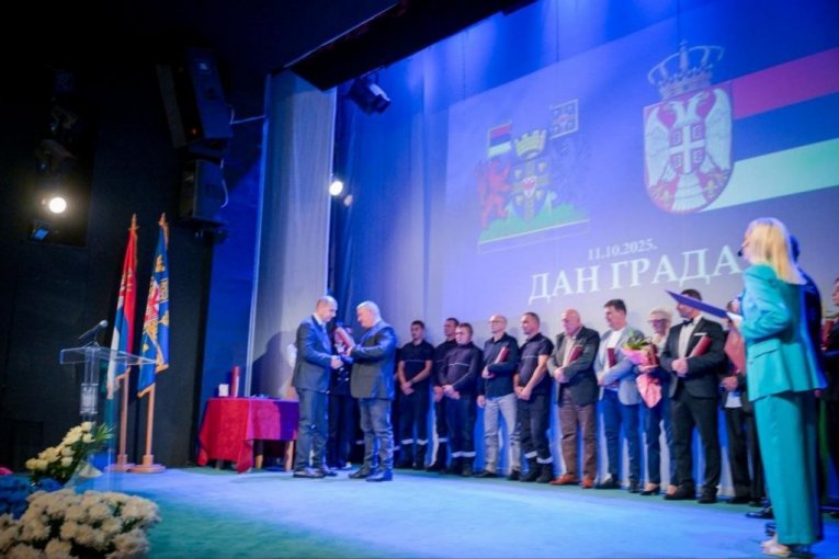 Zlatiboru Lončaru uručena Oktobarska nagrada