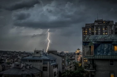 HITNO SE OGLASIO RHMZ! Od sutra promena! Pljuskovi, oluja i nevreme! Evo šta nas sve čeka - ovome se nismo nadali!