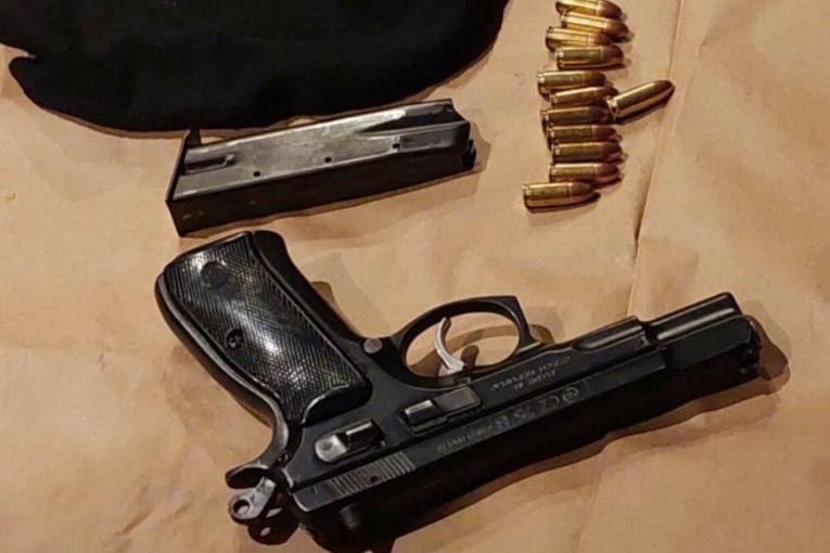 Pištolj i munuicija