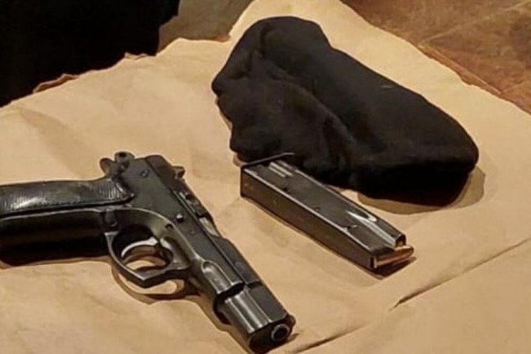 Pištolj i munuicija