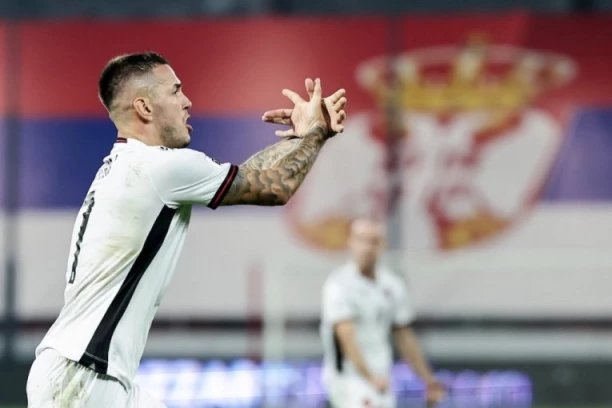 SKANDAL SVETSKIH RAZMERA: Potpredsednik UEFA divljao sa Albancima u svlačionici u Leskovcu! (VIDEO)