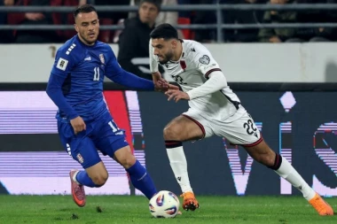 DOTAKLI SU DNO: Sramni snimci iz svlačionice nakon pobede nad Srbijom! (FOTO)