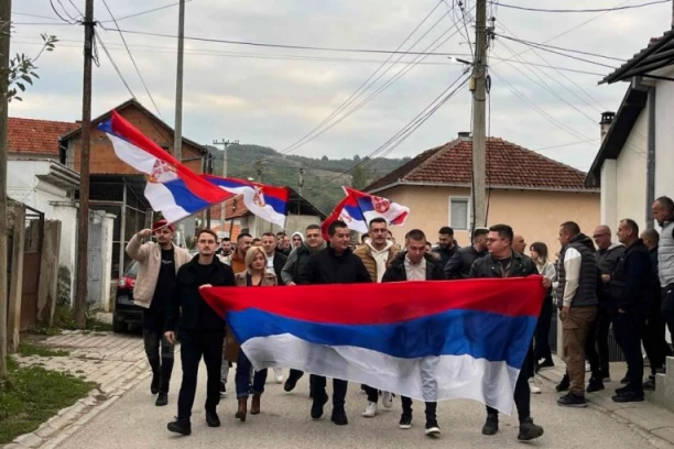 RASELJENI SRBI KRENULI IZ KRALJEVA KA BIRALIŠTIMA NA KIM! Na Jarinju pojačana kontrola!