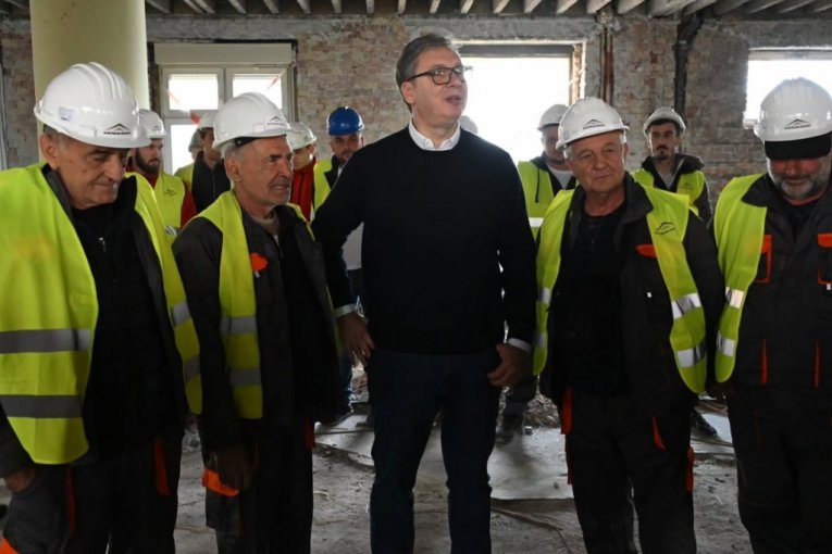 "NAŠE JE DA SE MAJKE OSEĆAJU DOBRO!"  Predsednik Srbije Aleksandar Vučić obišao radove Klinike za ginekologiju i akušerstvo (FOTO)