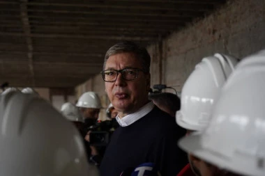 GLAVU GORE, UZ SRPSKU TROBOJKU! Vučić objavio emotivni snimak - poruka jasna! (VIDEO)