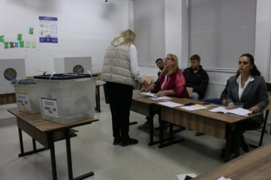 GLASANJE NA KOSOVU I METOHIJI: Srbi izlaze na birališta - sve oči uprte u Klokot! Evo koja je izlaznost do 17 časova!
