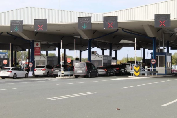VOZAČI, POVEDITE RAČUNA! Biće otežana vidljivost, a evo kakva vas situacija čeka na graničnim prelazima!