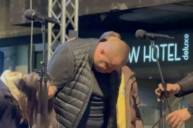 "HVALA, MOJE SARAJEVO": Emotivno obraćanje Halidovog sina rasplakalo region, Dino ne može da zaustavi SUZE! (GALERIJA, VIDEO)