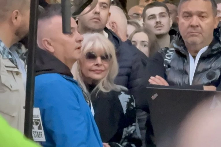 SMRTNI SLUČAJ RAZORIO HANKU PALDUM, NIJE U STANJU DA GOVORI: Ćerka otišla u kakvom je pevačica stanju nakon vesti o tragediji!