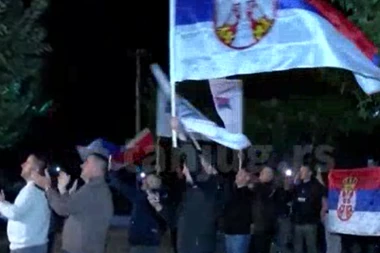NAJBOLJI ODGOVOR NA TEROR KOJI TRPE! Pogledajte kako Srbi slave pobedu Srpske liste u Kosovskoj Mitrovici! (FOTO, VIDEO)