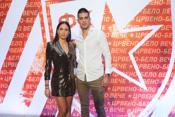 PROCURILA FOTKA IZ DOMA VUJADINA SAVIĆA! Evo šta se dešava sa Mirkom dok svi bruje o njegovom OTKAZU! (FOTO)