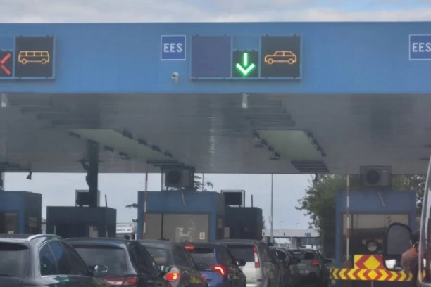 "SVI NAŠI PUTNICI MORAJU DA IZAĐU IZ AUTOBUSA“: Novi EU sistem menja pravila na srpskim granicama za GRUPNA PUTOVANJA