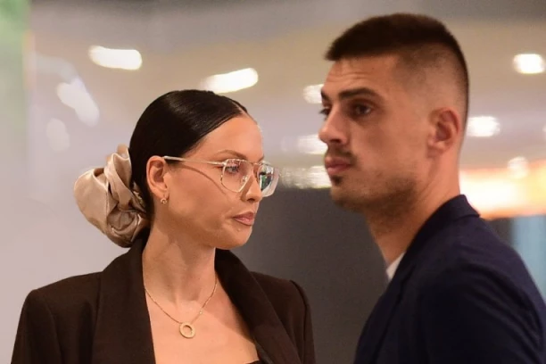 PROCURIO NAJNOVIJI SNIMAK IZ PORODIČNOG DOMA MIRKE I VUJADINA SAVIĆA! Evo šta se događa u kući glumice, VIŠE NEMA TAJNI!